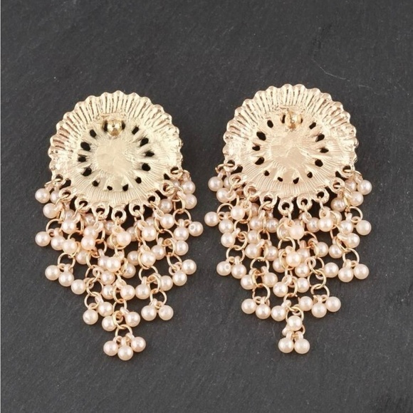 FAUX pearl tessel decor drop earring - Picture 3 of 4